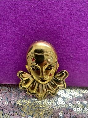 Gold Harlequin Face Pin Brooch — Women Jewelry